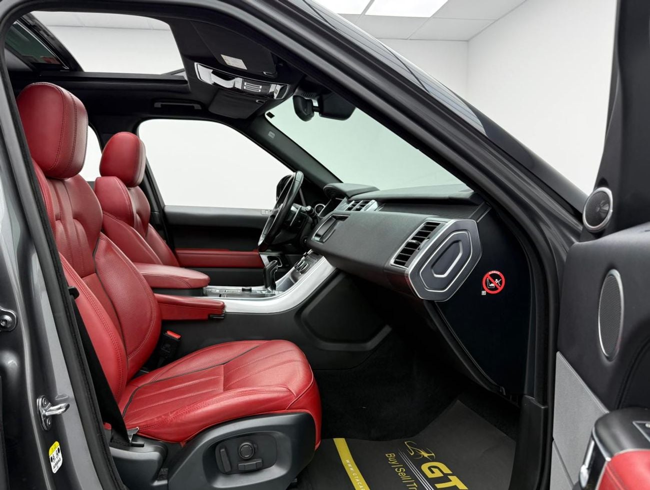 Land Rover Range Rover Sport 2017 Range Rover Sport HSE Dynamic, Full Service History, Fully Loaded, Excellent Condition, GCC