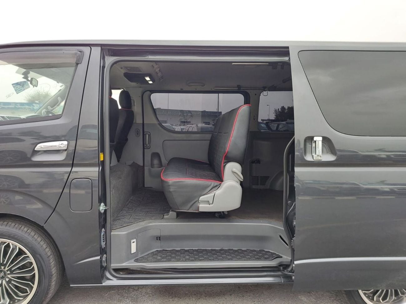 Toyota Hiace TOYOTA HIACE VAN RHD 2005 MODEL 2.0 L PETROL AUTOMATIC(PM16078)