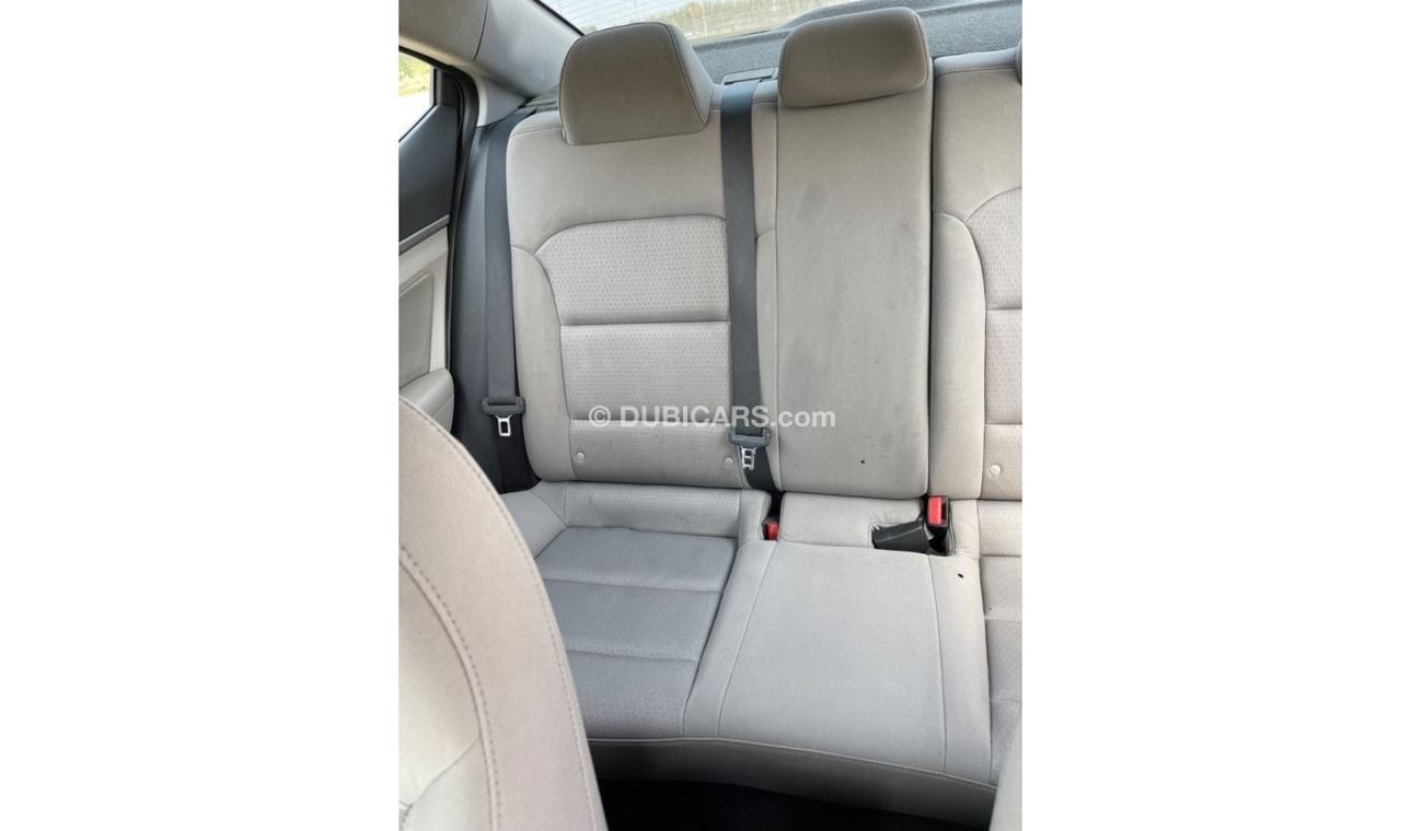 هيونداي إلانترا GL هاي