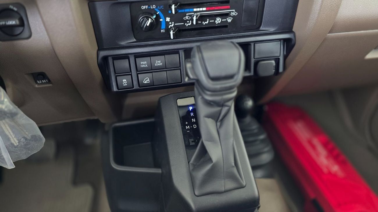 تويوتا لاند كروزر بيك آب TOYOTA LC 79 DOUBLE CABIN 4.0L AT 2025 SILVER