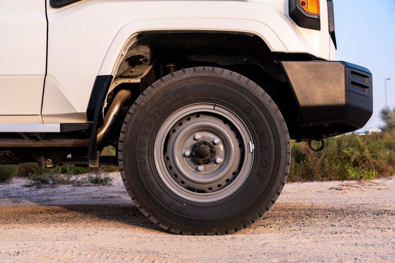 تويوتا لاند كروزر 76 Toyota Land Cruiser 2025 LC76 9-seater 4.2Ldiesel manual 4x4