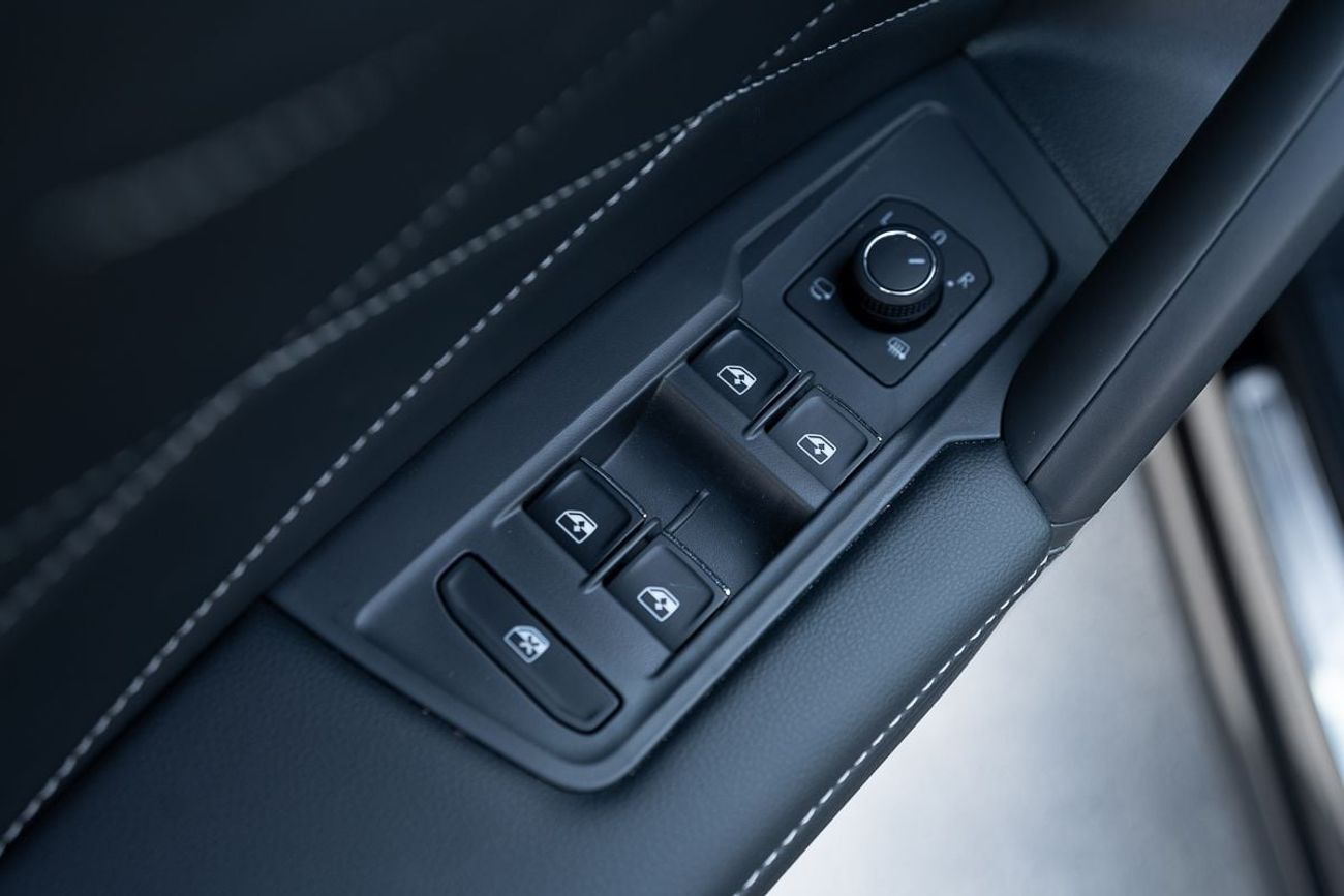 فولكس واجن تيجوان 300TSI Outstanding 1.5L 2025