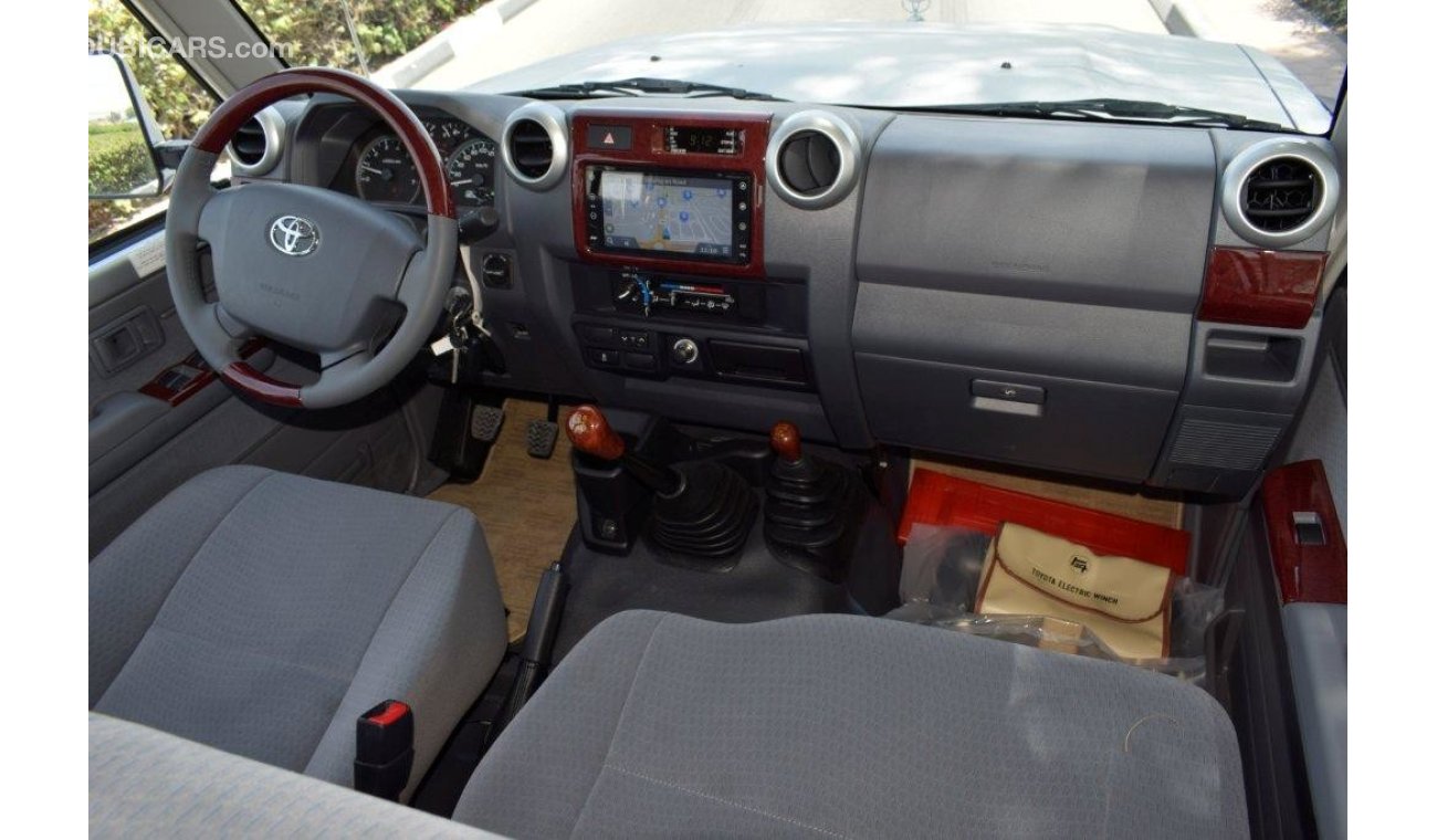 Toyota Land Cruiser 79  DOUBLE CAB PICKUP LIMITED LX V6 4.0L PETROL 4WD MANUAL TRANSMISSION