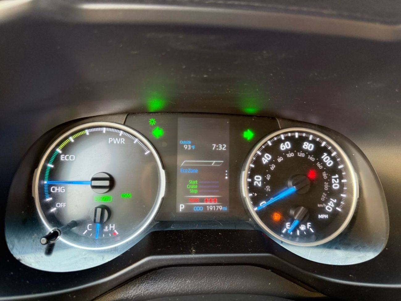 Toyota RAV4 LE 2.5L (219 HP) TOYOTA RAV4 LE HYBRID | 2.5L | PREMIUM