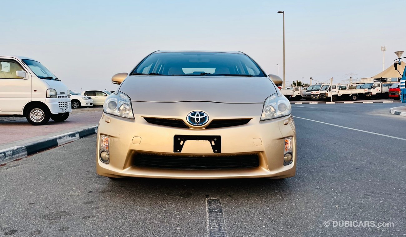 Toyota Prius 2011 ( HYBRID )