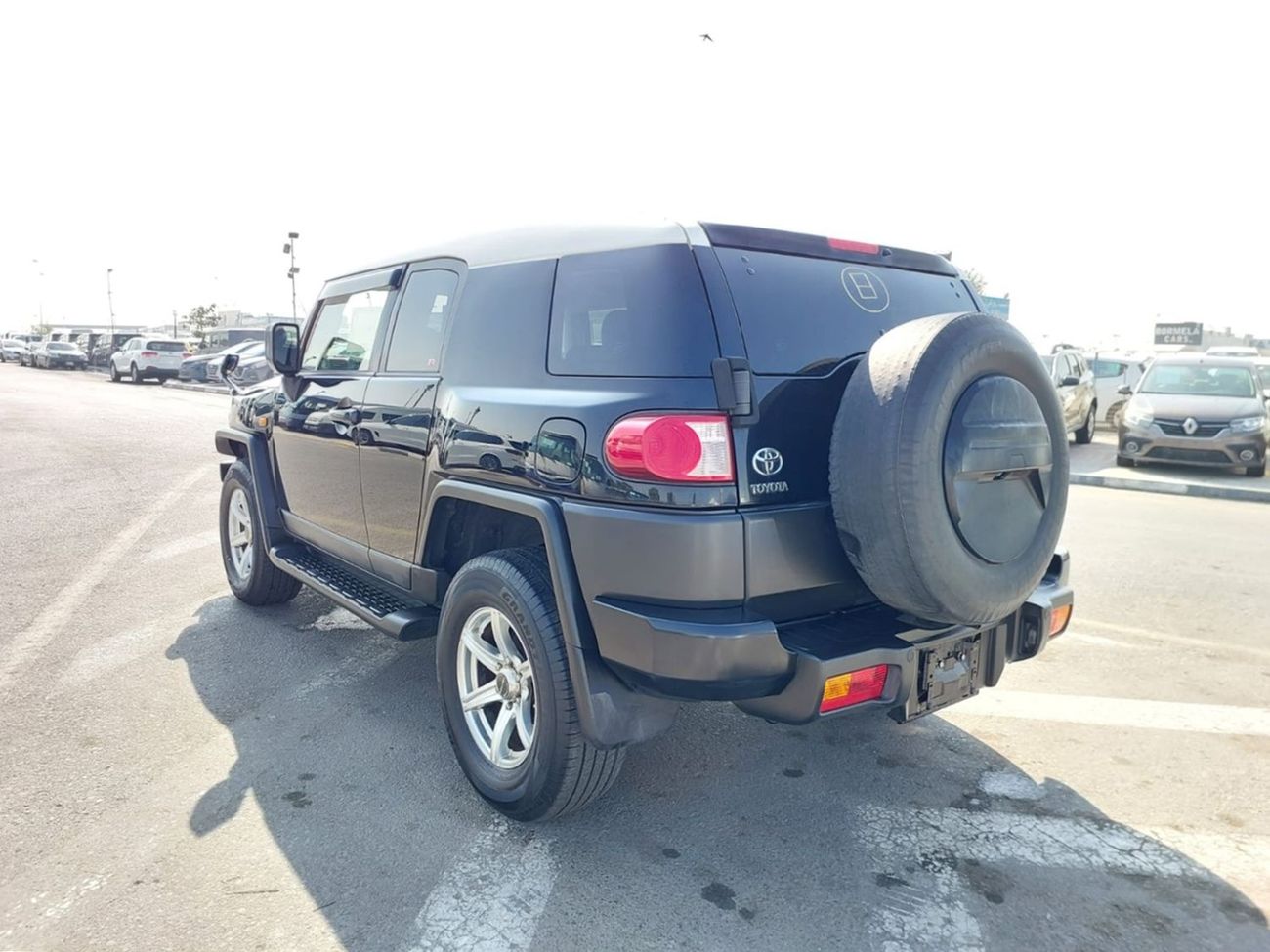 تويوتا إف جي كروزر (RAMADAN OFFER) TOYOTA FJ CRUISER SUV RHD 2013 MODEL 4.0 L PETROL AUTOMATIC(PM23149)