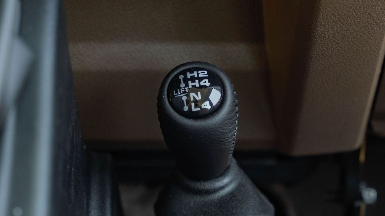 تويوتا لاند كروزر 70 2025 Toyota Land Cruiser LC 76 4.0L AT Petrol (Black)