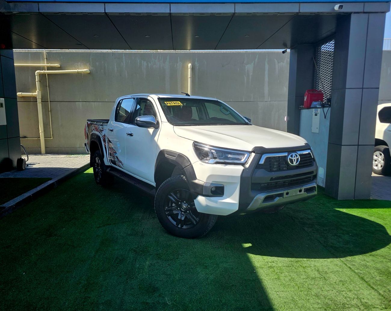 Toyota Hilux SR5/ 4WD PATROL AUTOMTIC/ AUTO WINDOWS/ LOW MILEAGE