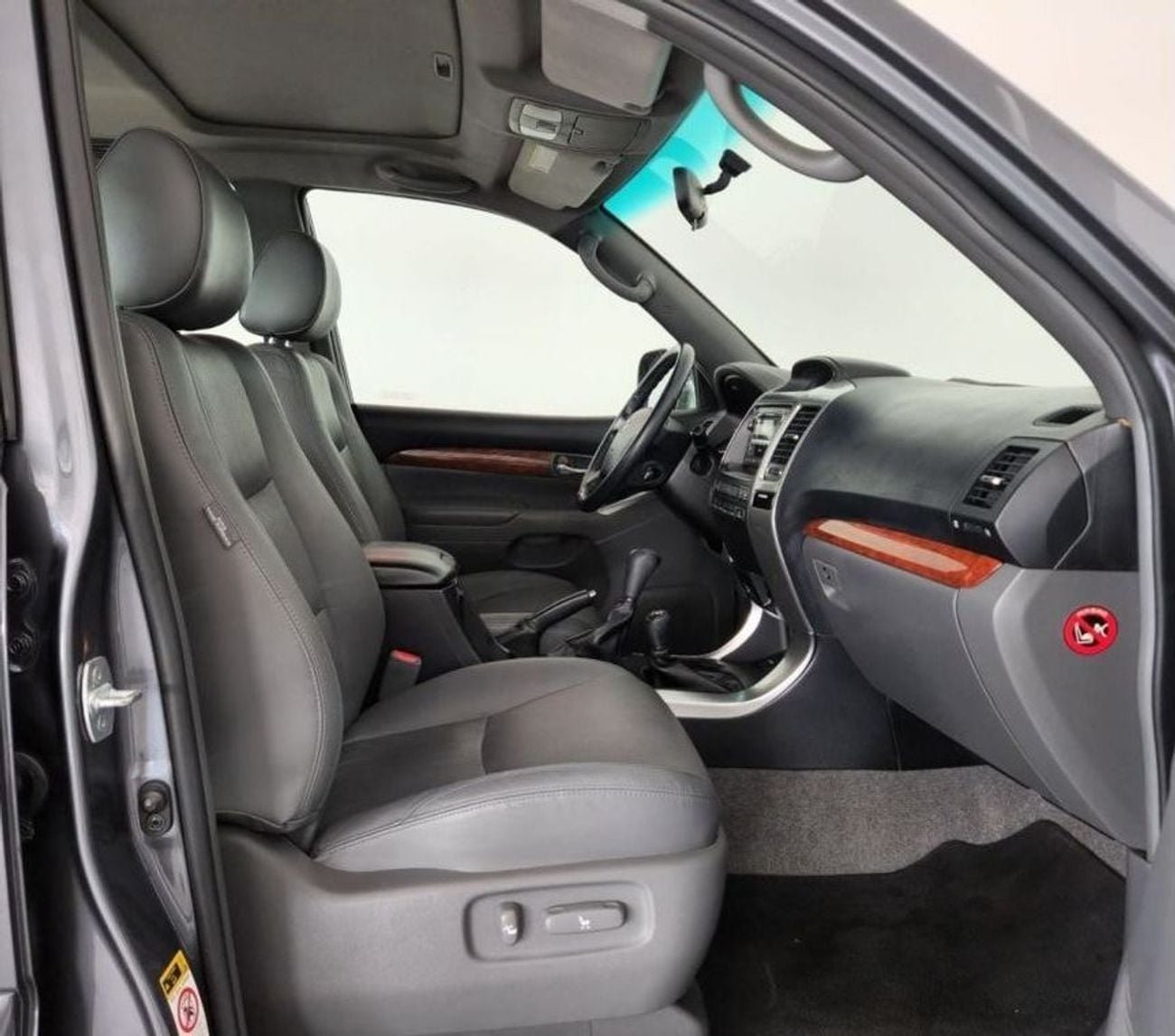 Toyota Prado VX LIMITED V6 4.0L-6CYL - FULL OPTION - ORIGINAL CONDITION - COMPLETE AGENCY MAINTAINED AL FUTTAIM