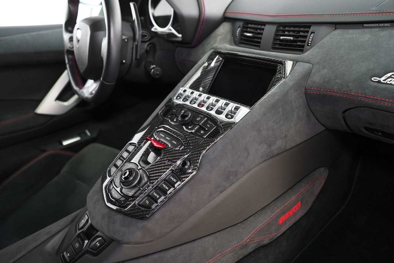 Lamborghini Aventador 6.5L V12 | PIRELLI EDITION