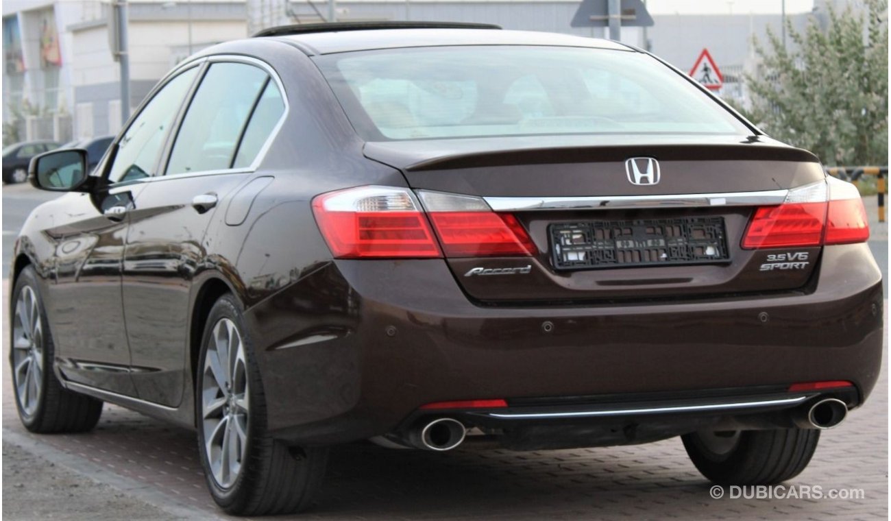 Honda Accord 3.5 L - V6 - FULL OPTION - GCC - ACCIDENTS FREE - FULL OPTION - CAR IS IN PERFECT CONDITION INSIDE O