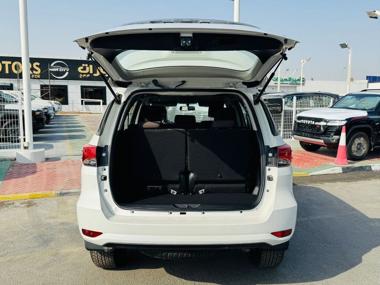 Toyota Fortuner TOYOTA FORTUNER 4.0L A/T B/O WHITE 2025