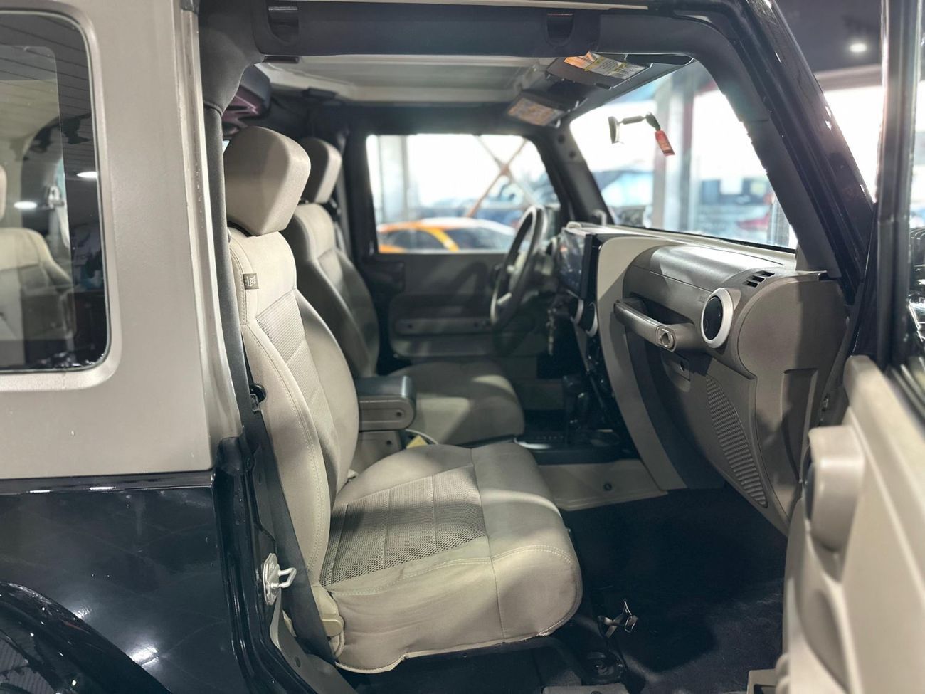 جيب رانجلر Sahara 3.6L A/T