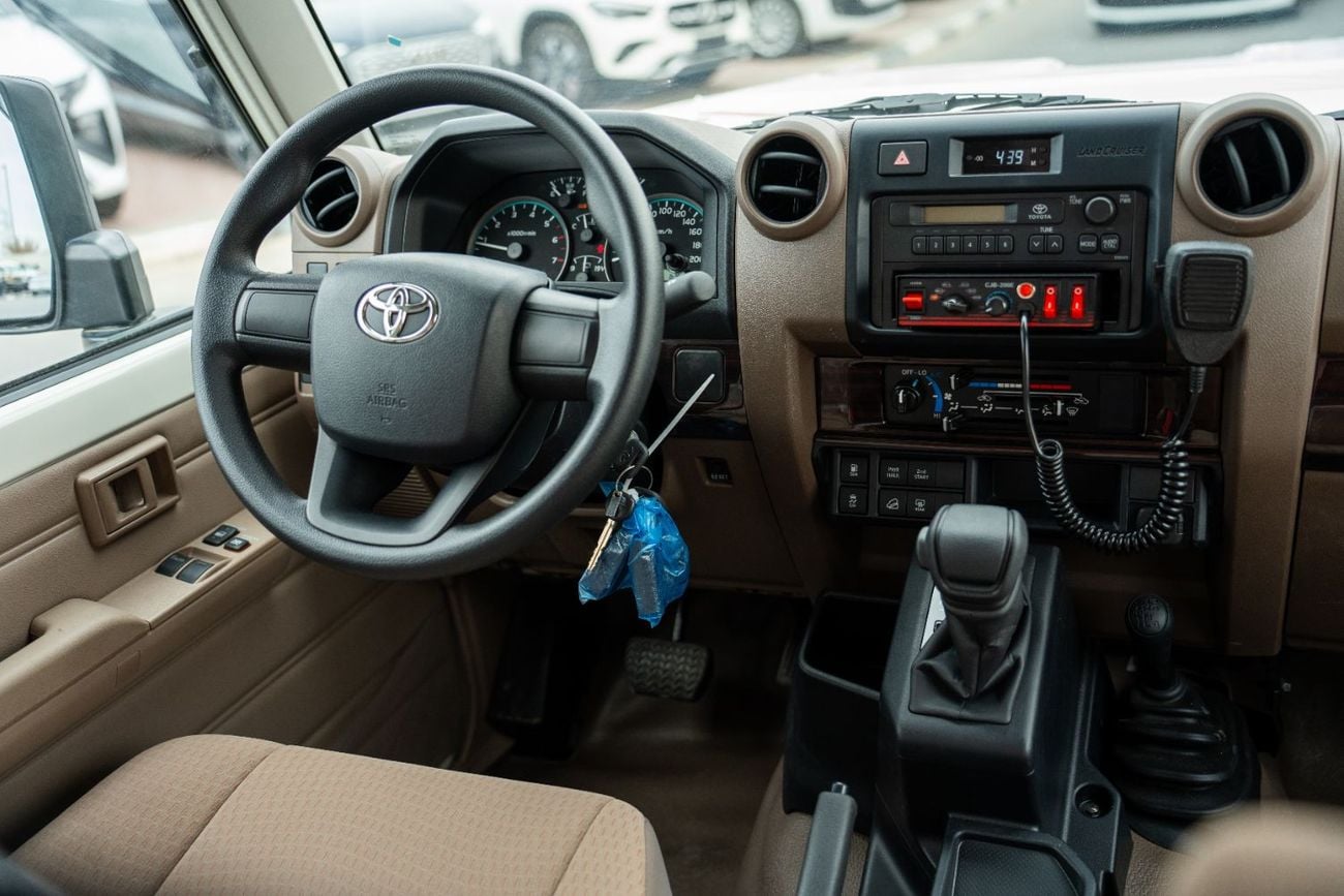 Toyota Land Cruiser Toyota Land Cruiser 78LC78 4.0L V6 Hardtop Ambulance manual