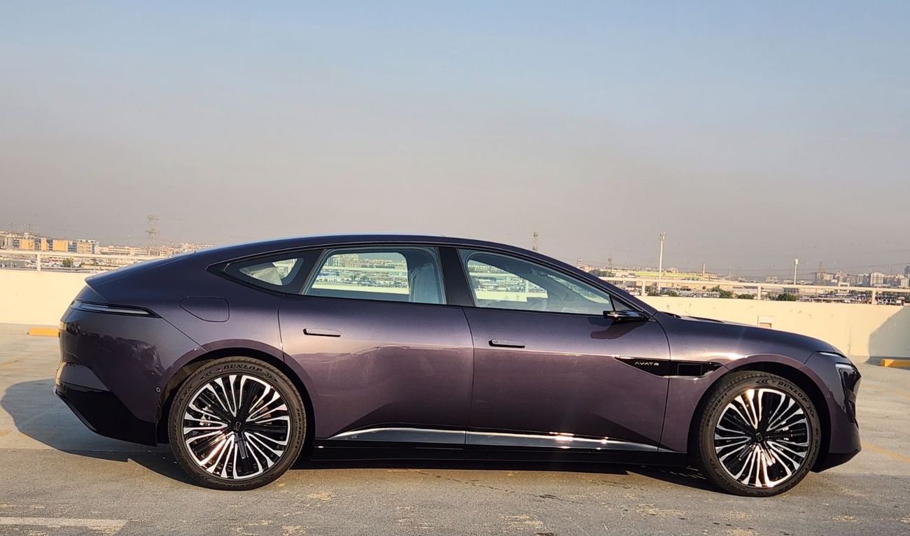 أفاتر 12 Plug in Hybrid- 1300 km total range. 5 seats rear wheel drive