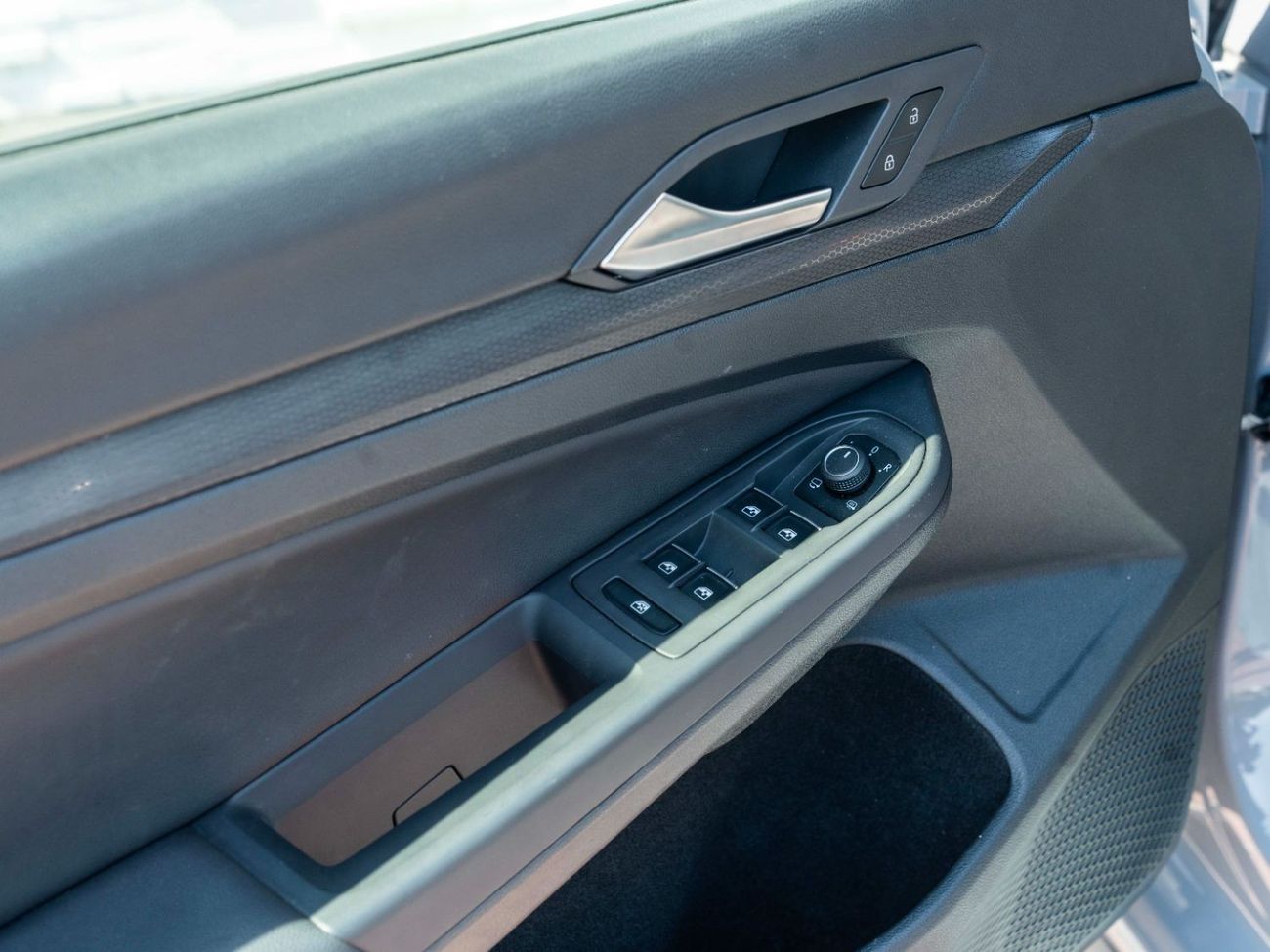 Volkswagen Golf GTI AED 1,808 PM • GTI P2 FULL • LOW KM • OFFICIAL VOLKSWAGEN WARRANTY UNTIL 2026 • STUNNING COLOUR