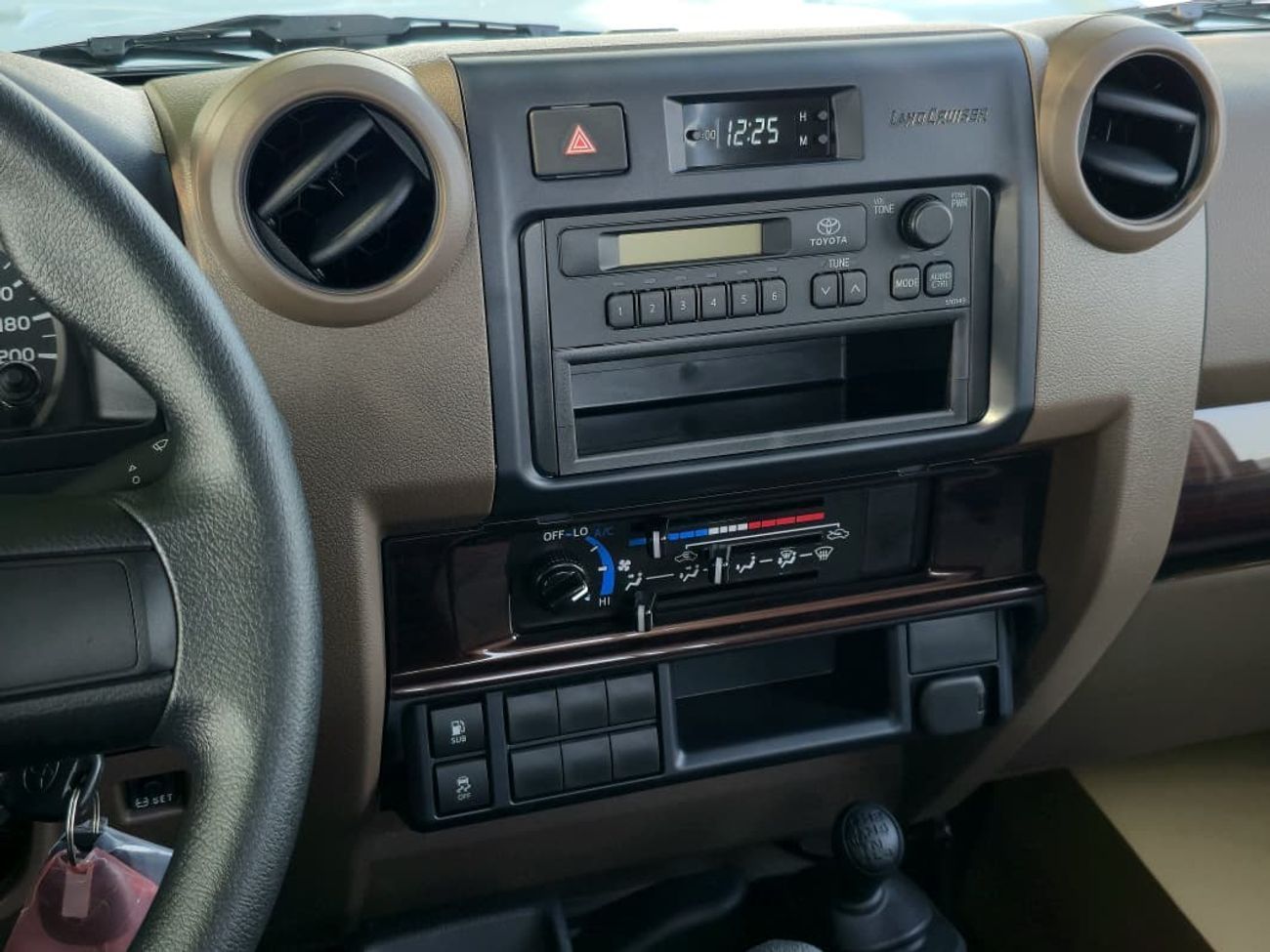 Toyota Land Cruiser 70 TOYOTA LC79 SINGLE CABIN DIESEL 2.8 MT - STD - E - MODEL 2025 - WHITE INSIDE BEIGE - OMANI