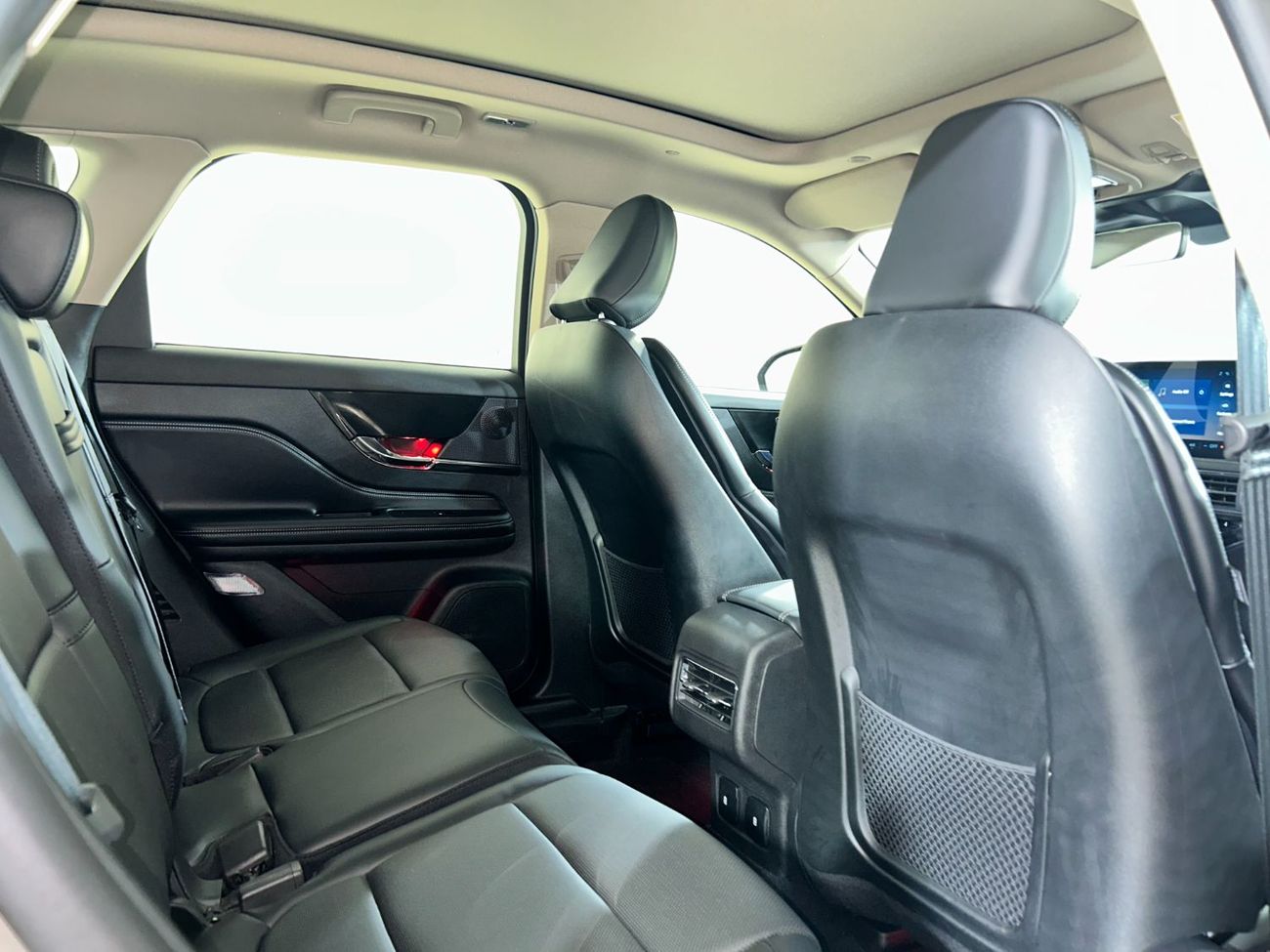 Lincoln Corsair RESERVE COR425/AL TAYER MOTORS/AL QOUZ SHOWROOM