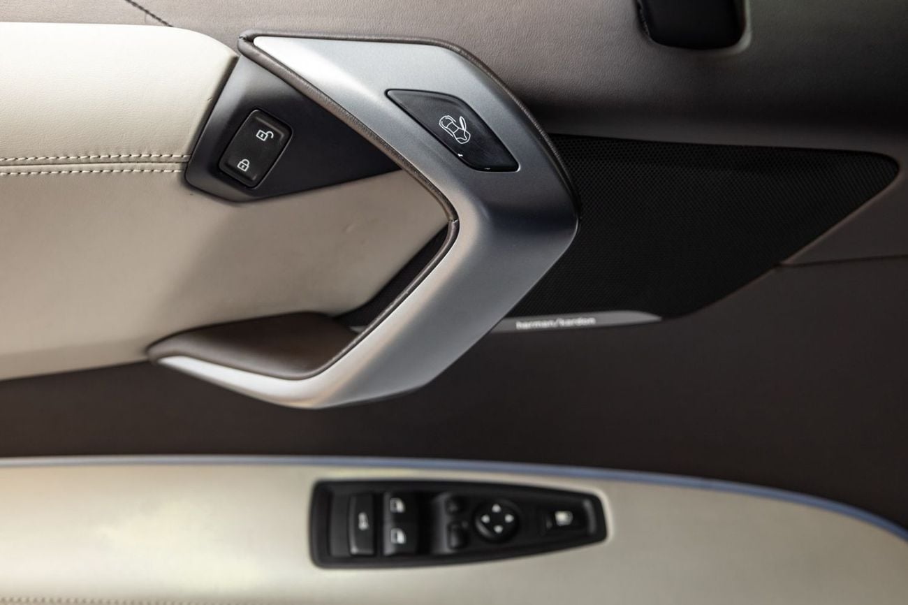 BMW i8 STD (1.5L · 3 Cyl · Automatic · Hybrid · Coupe · All Wheel Drive · 4 Seats · 2 Door) BMW i8 eDrive 2016 GCC