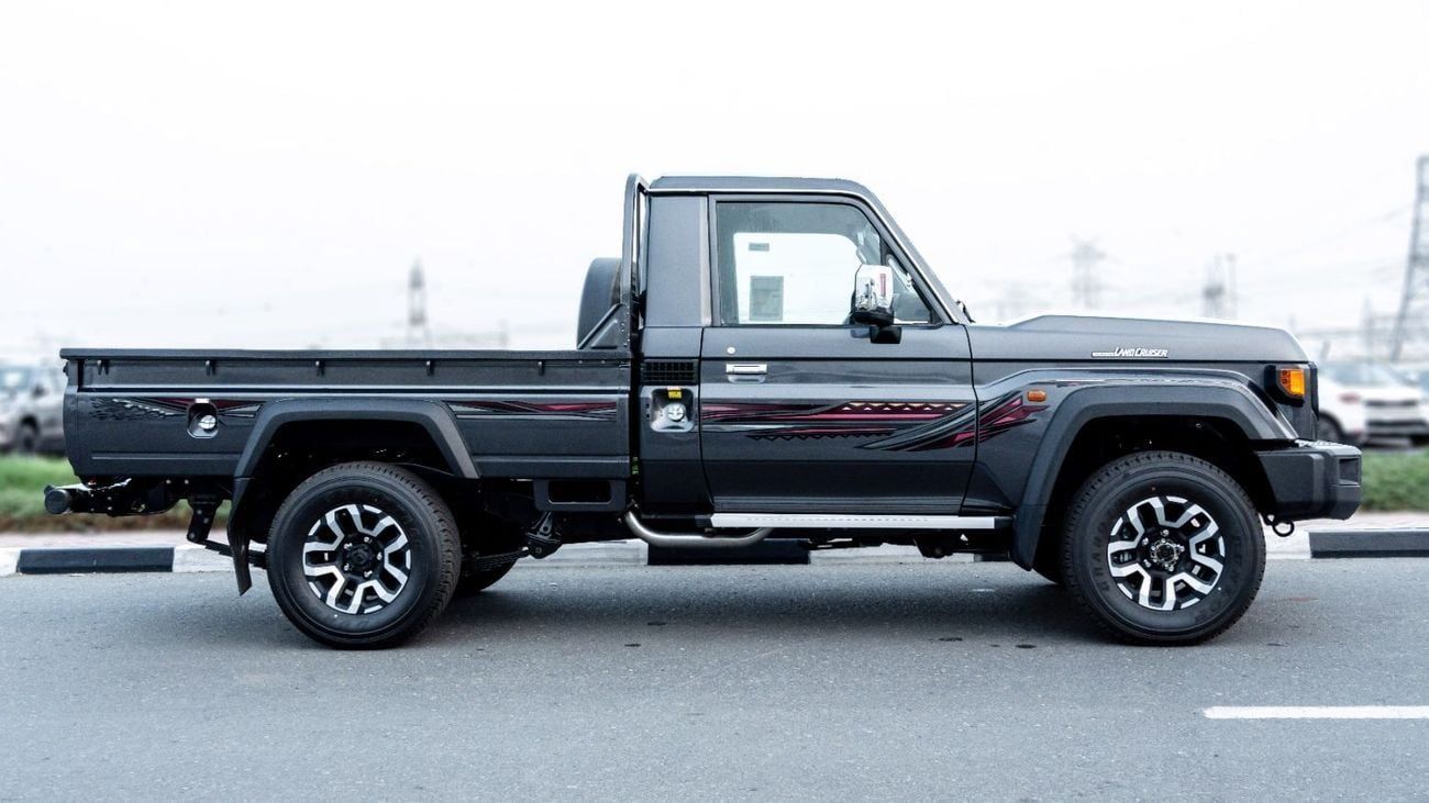 تويوتا لاند كروزر بيك آب 2026 Toyota LC79 2.8L AT Diesel Full Option (Grey-Brown)