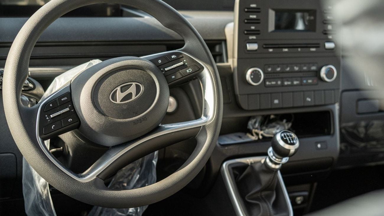 هيونداي ستاريا COMFORT Premium 11-Seater 2.2-liter 4-cylinder Turbo-charged Diesel 2024YM