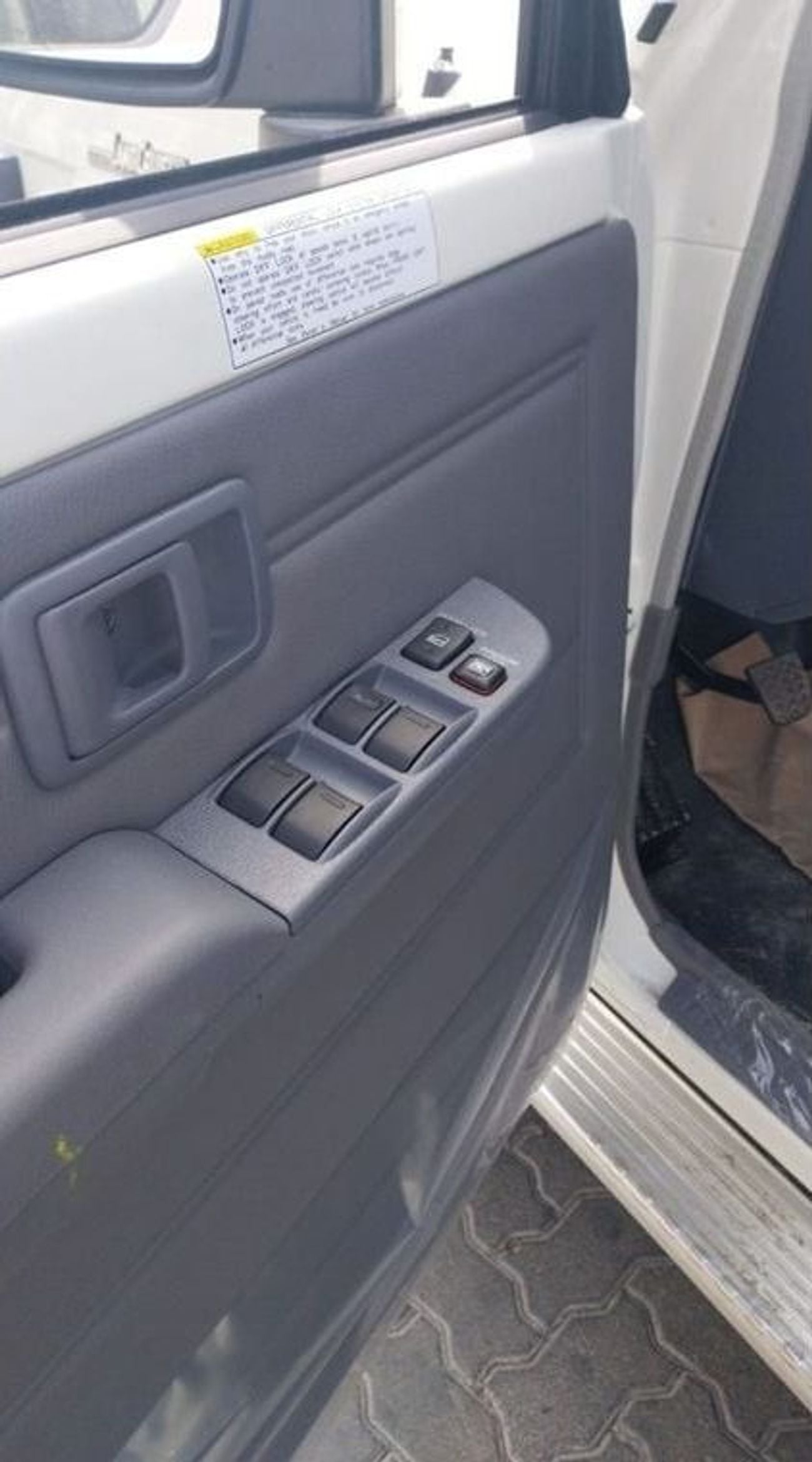Toyota Land Cruiser Pick Up Double Cab 2.8L AT Diesel V4 with warranty