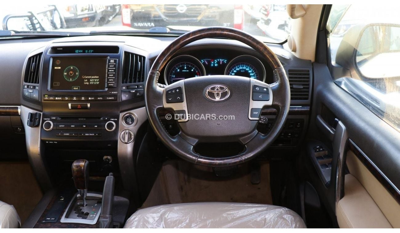 Toyota Land Cruiser SAHARA v8