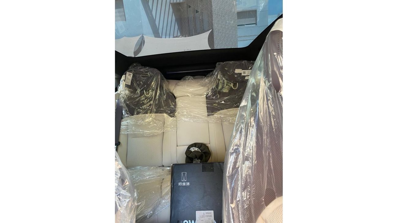 Avatr 12 Avatr 12 2024 RWD Three Lidar Luxury Edition only for local this car register in Abu Dhabi