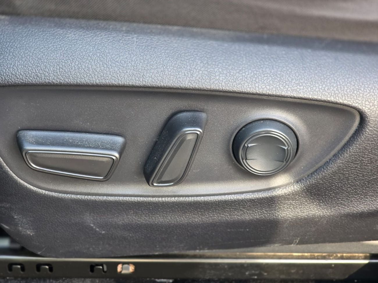 Toyota RAV4 2019 | 2.5L PETROL | AT | LHD | PUSH START ENGINE | ELECTRIC SEAT | SUNROOF | 2WD