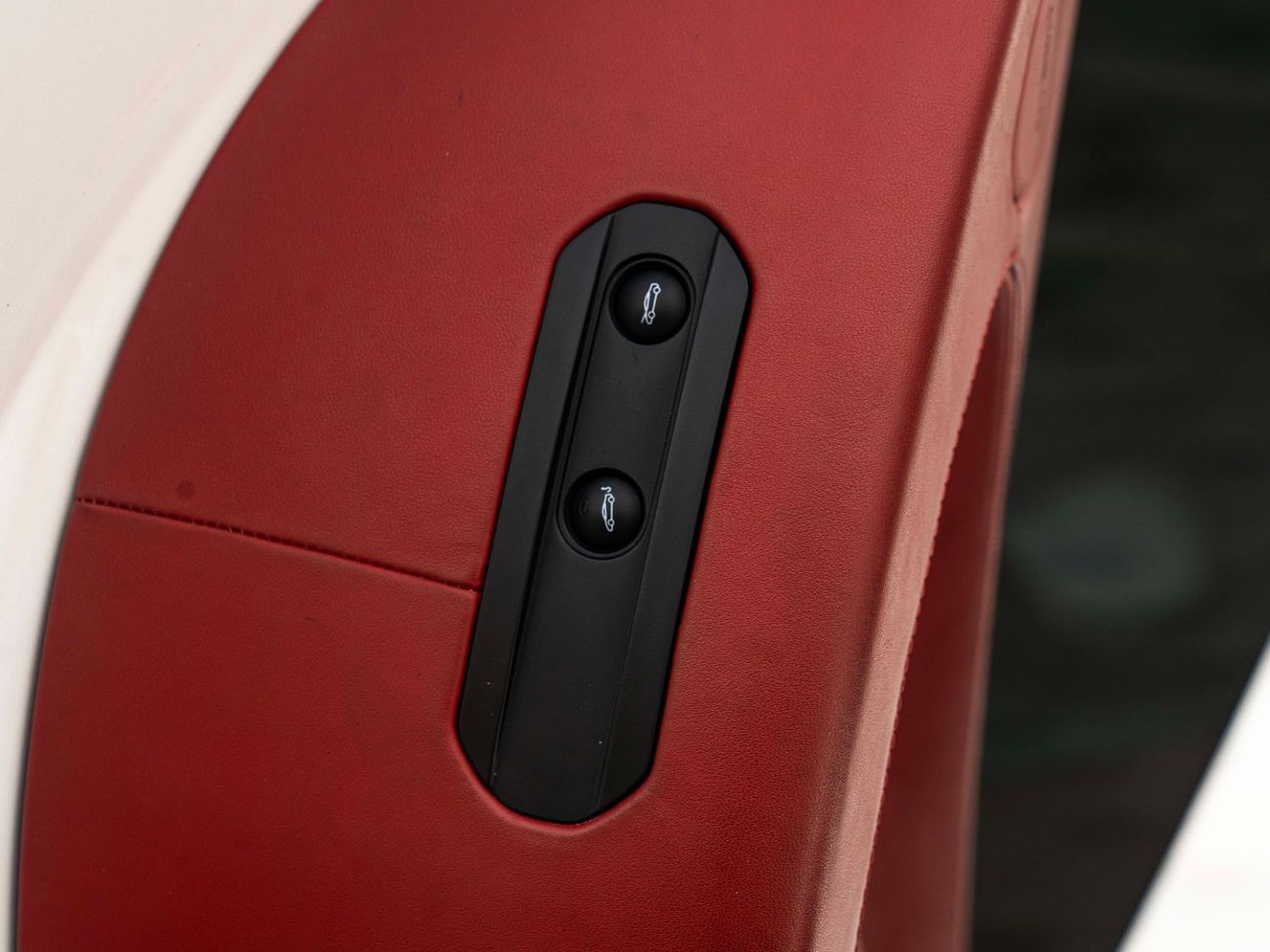 McLaren 570GT AED 13,933 PM • 570 GT CARBON FIBER • ONLY 51,000 KMS • 3.8L TURBOCHARGED V8