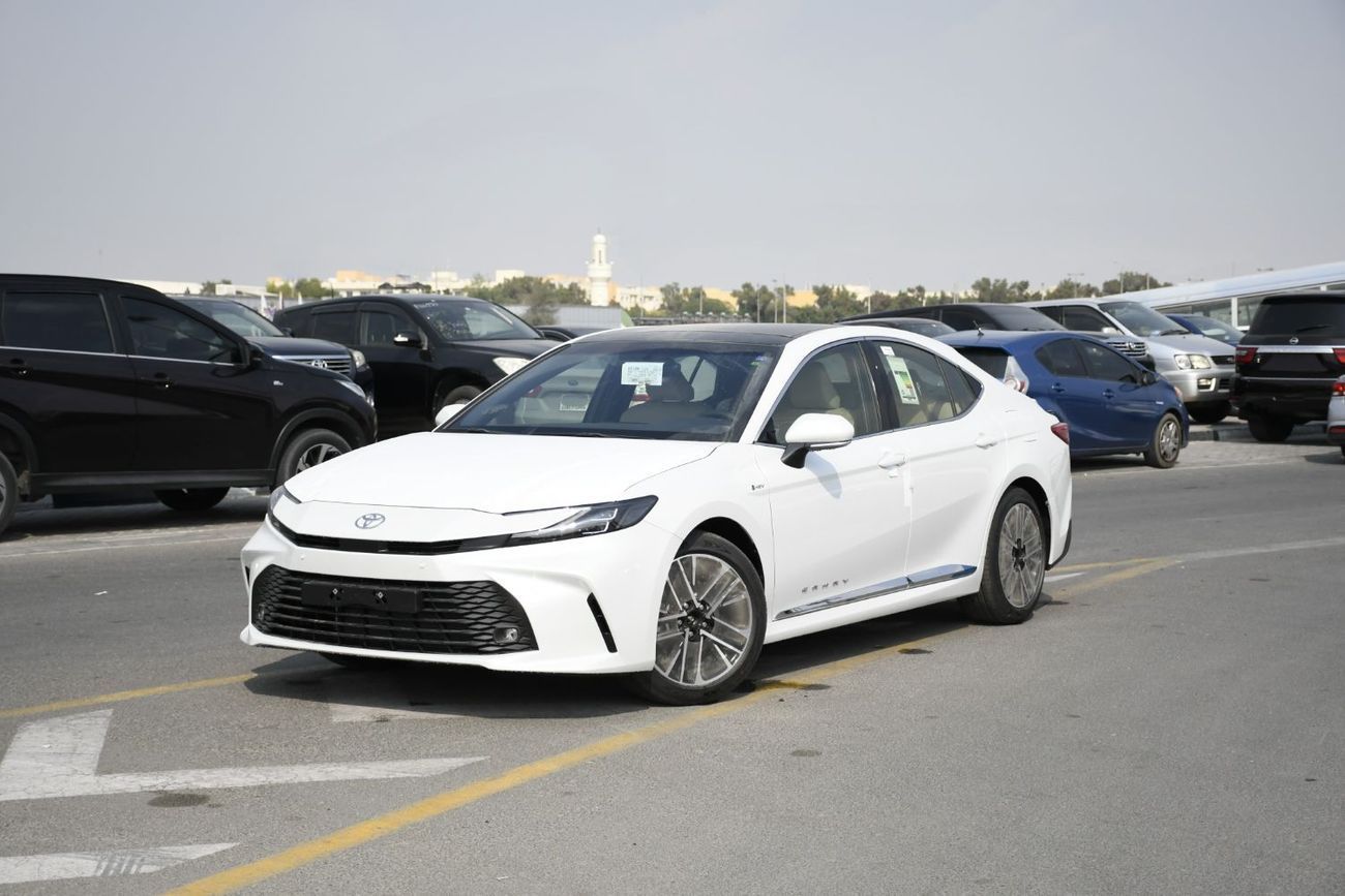 تويوتا كامري 2.5L LE HEV With Panoramic (Ready Stock)