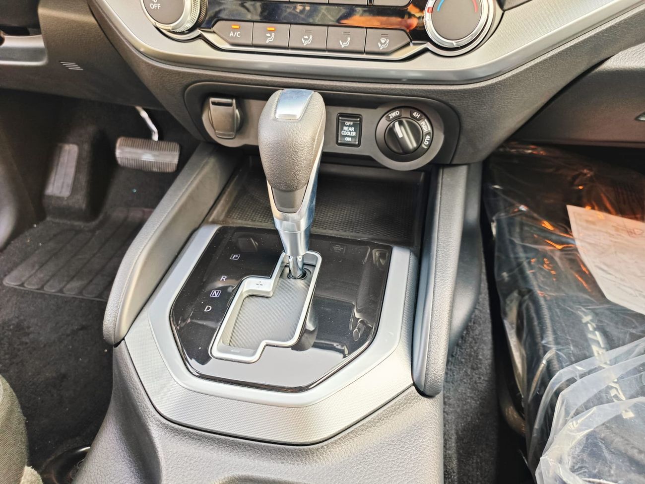 نيسان إكستيرا SE, 2.5L V4 , PETROL, A/T, PUSH START, 7SEATS, 4WD (CODE # 67775)