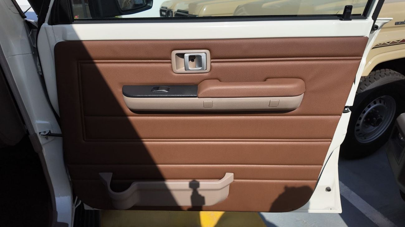 Toyota Land Cruiser TOYOTA LAND CRUISER HARD-TOP (70 SERIES) A/T 4.0L - 2025