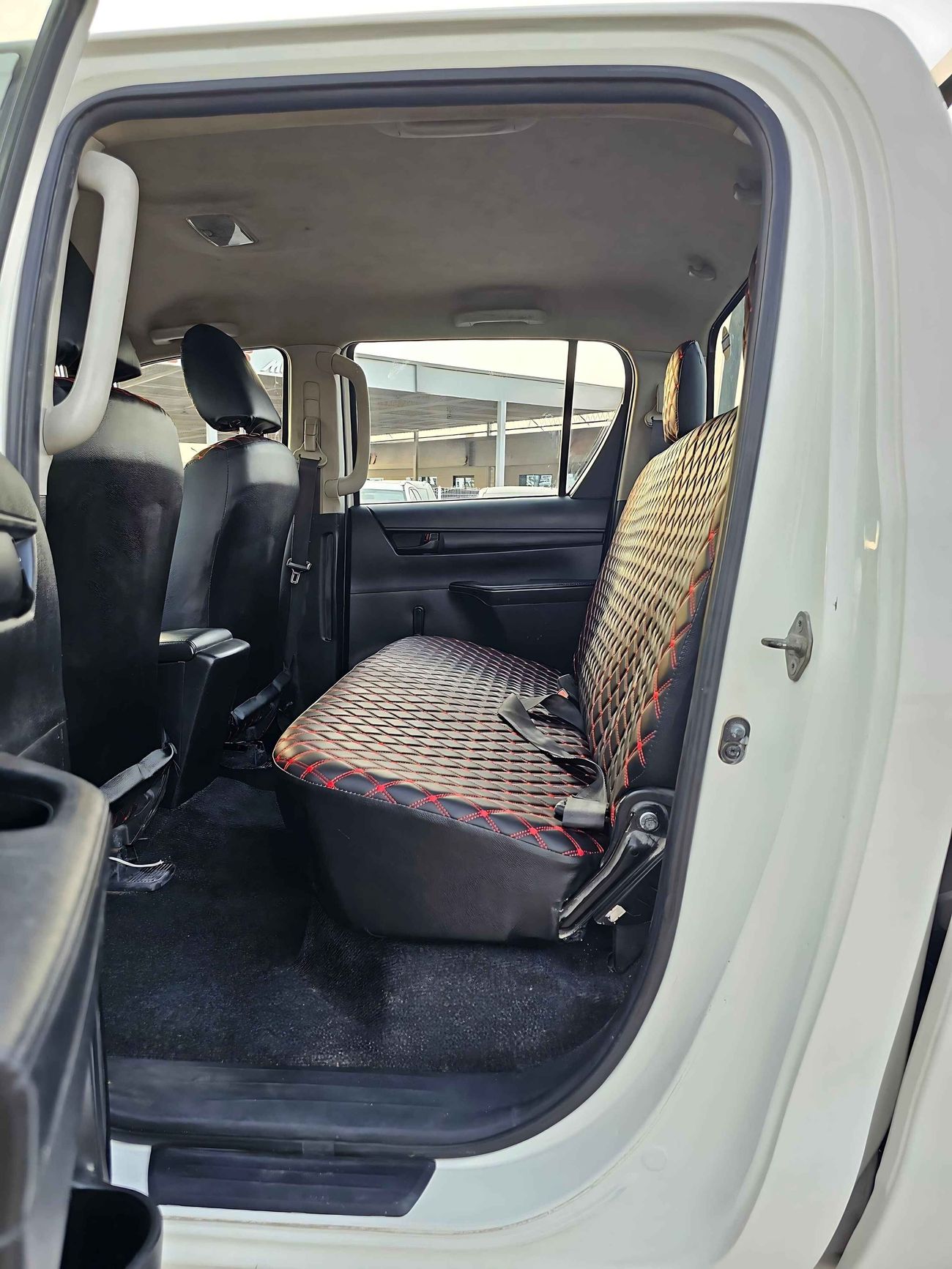 Toyota Hilux AUTOMATIC/ PATROL  4X4/ 2.7L D-CABIN/ GCC / LOT#201375