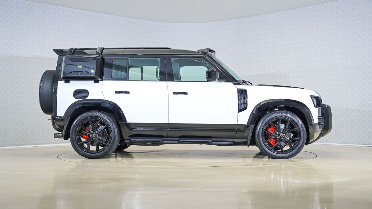 لاند روفر ديفندر P400 110 X-Dynamic SE 3.0L (5 Seater) 'Widetrack'| AED 5,427 PM | Warranty November 2028 | GCC