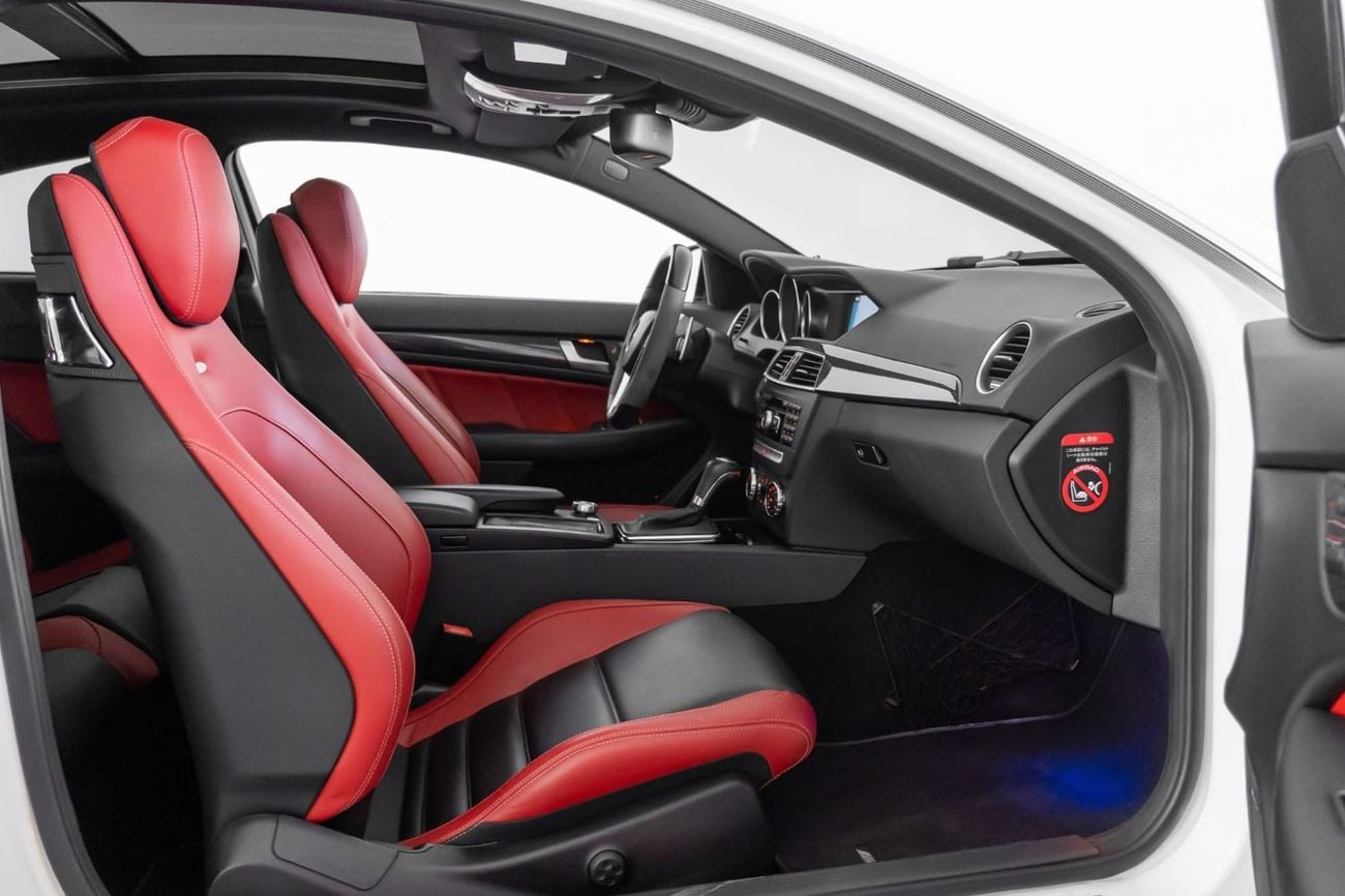 Mercedes Benz C63 AMG Std 6.2L