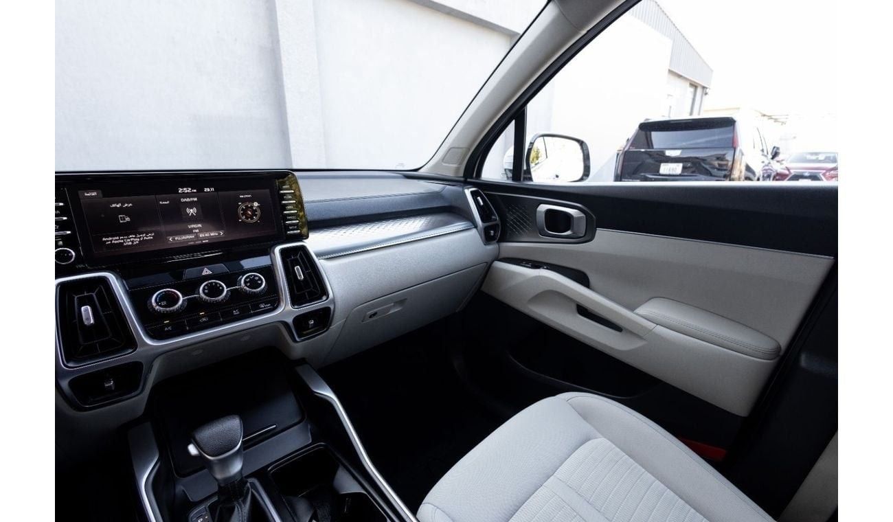 Kia Sorento Base 2.4L FWD Kia Sorento 2023 GCC under Agency Warranty with Flexible Down-Payment.
