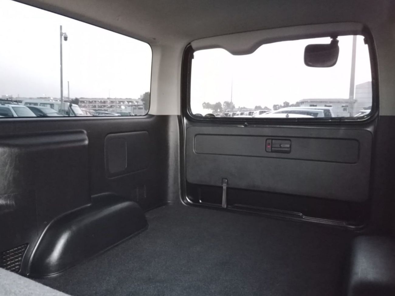 Toyota Hiace TOYOTA HIACE VAN RIGHT HAND DRIVE(PM74575)