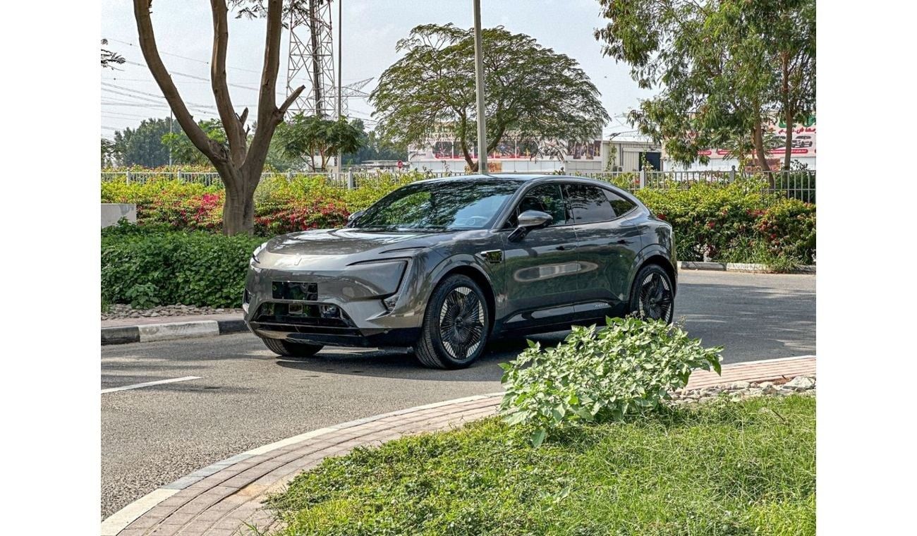 Avatr 11 2023 USED AVATR 11 AWD (12,000 )/ 90 kW.h / 599 HP / RANGE (580 KM) / WARRANTY & SERVICE