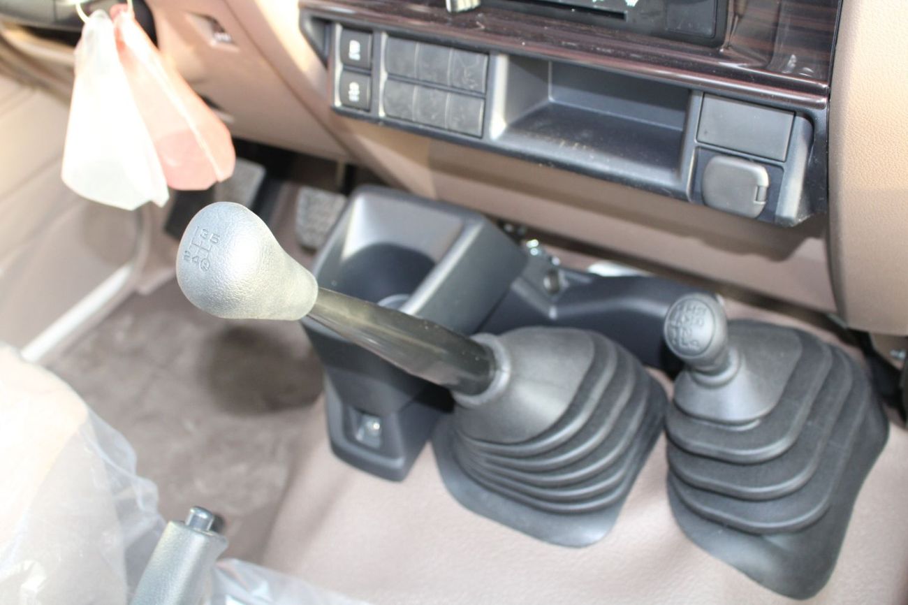 Toyota Land Cruiser Pick Up TOYOTA LANDCRUISER 79 2.8L DIESEL DOUBLE CAB STD E MANUAL