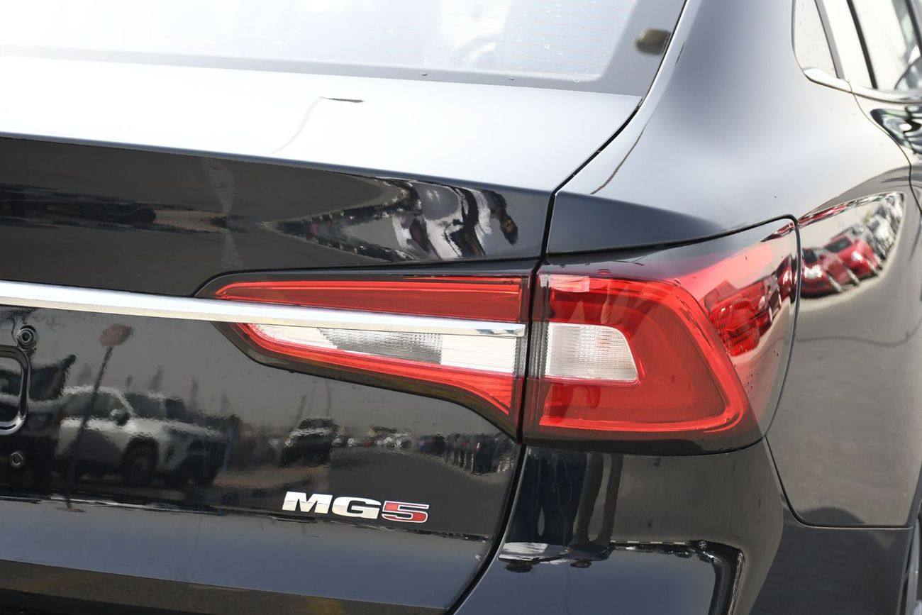 MG 5 2025 MG 5 1.5L Deluxe Edition is the top-tier variant
