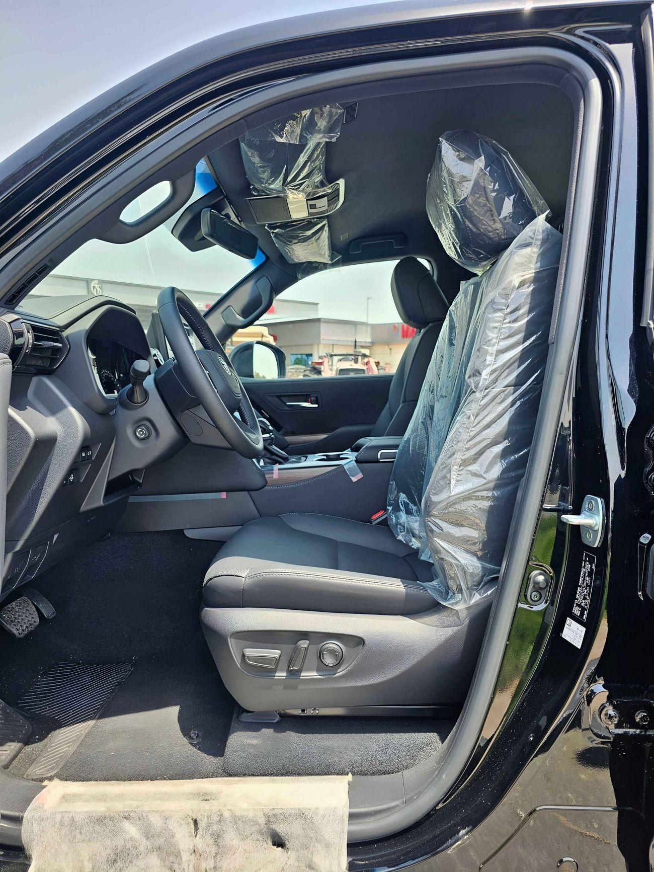 Toyota Land Cruiser LC300 / WINTER PACKAGE / VX / 3.5L / "9" DVD + 360 CAMERA / RADAR (CODE# LCWSR35VXH)