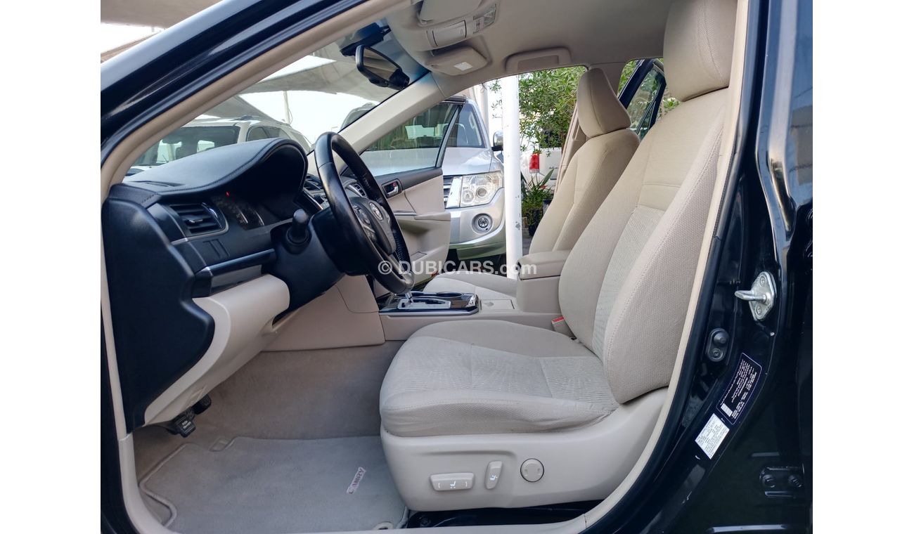 تويوتا كامري خليجى موديل 2016 بصمة مثبت سرعة تحكم رنجات حساسات خشب بحالة ممتازة لاتحتاج لأى مصاريف