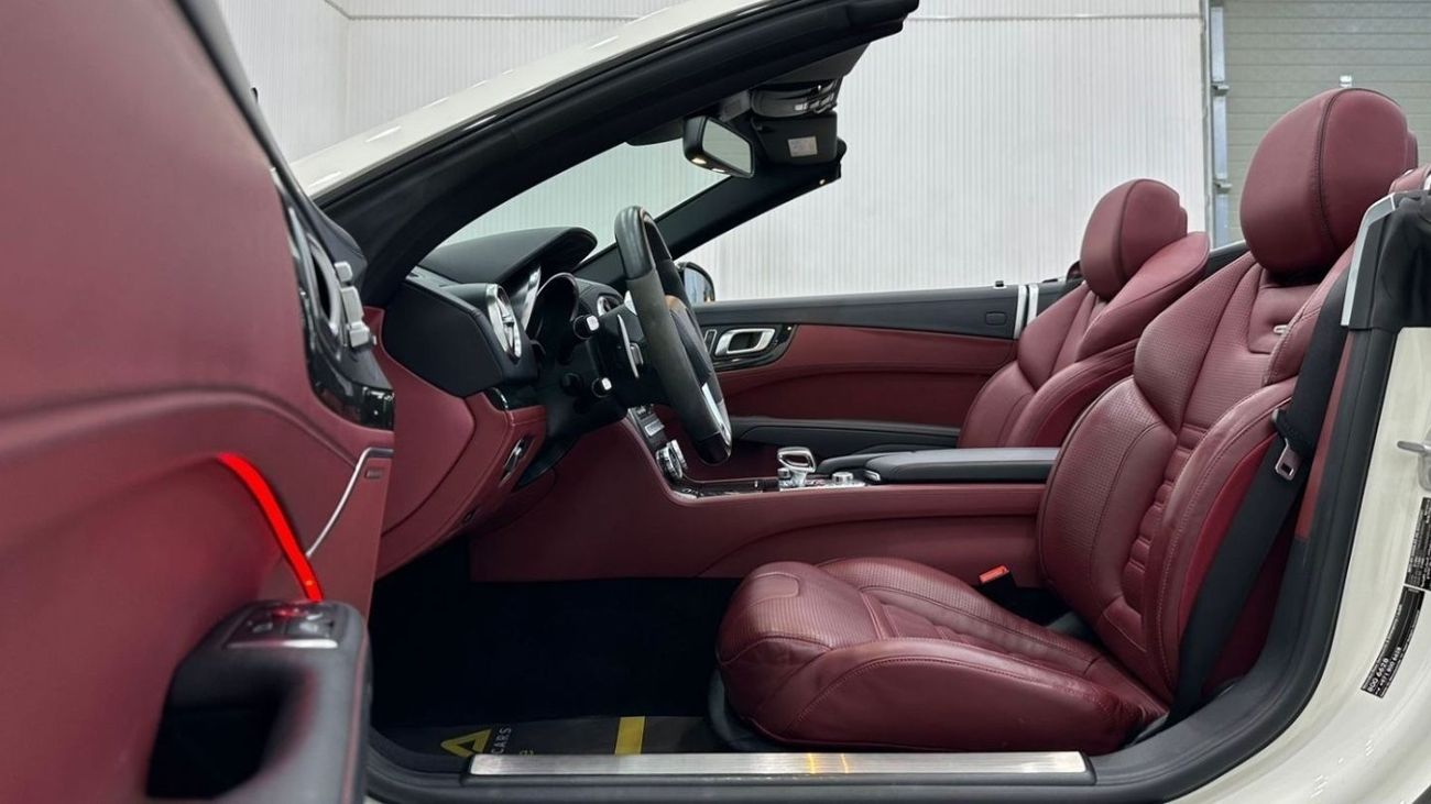 Mercedes-Benz SL 63 AMG Std 2015 Mercedes Benz SL63 AMG Roadster, Full Mercedes Service History, Very Low Kms, GCC