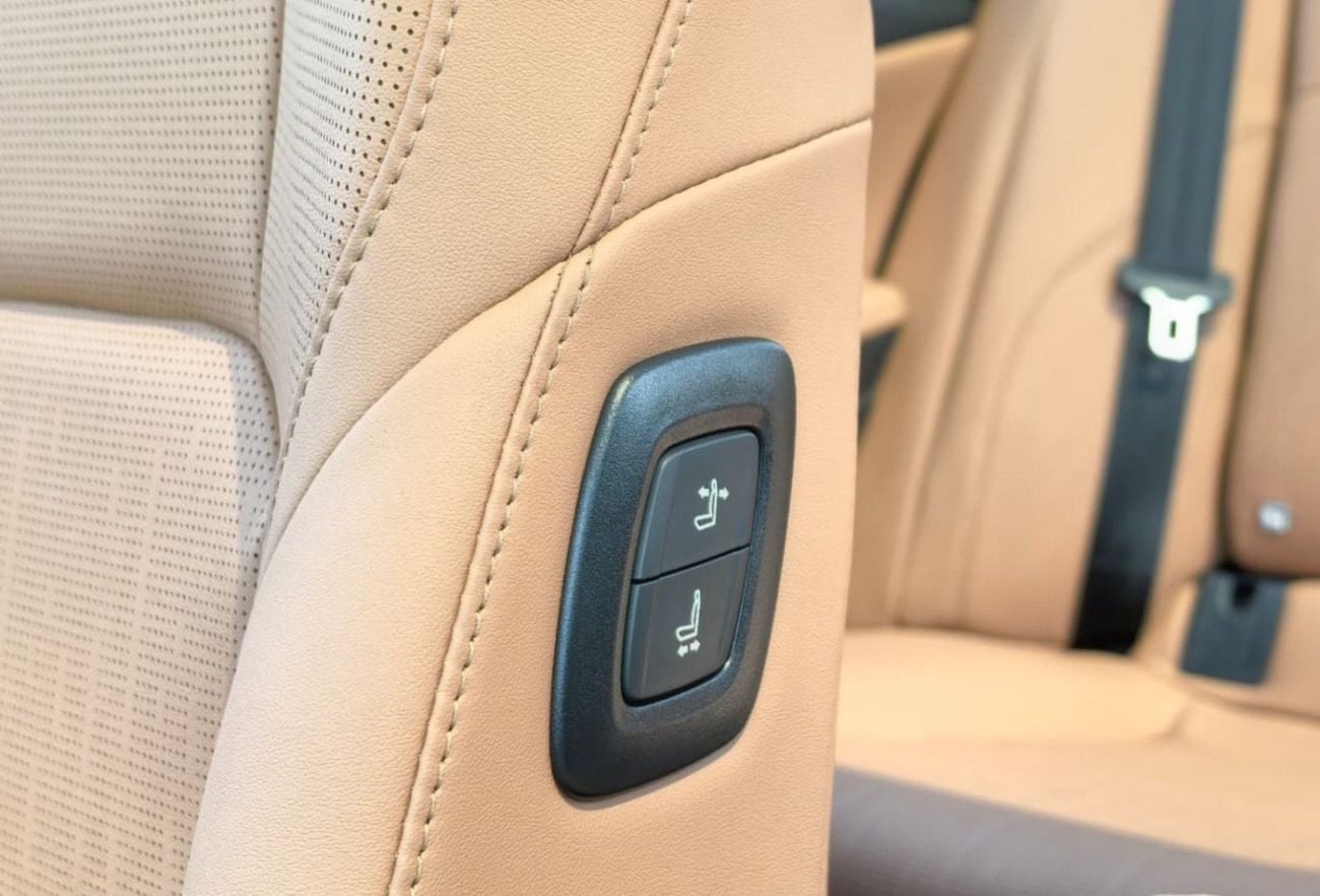 تويوتا كامري TOYOTA CAMRY 2.0L HEV PREMIUM OPTION 2025