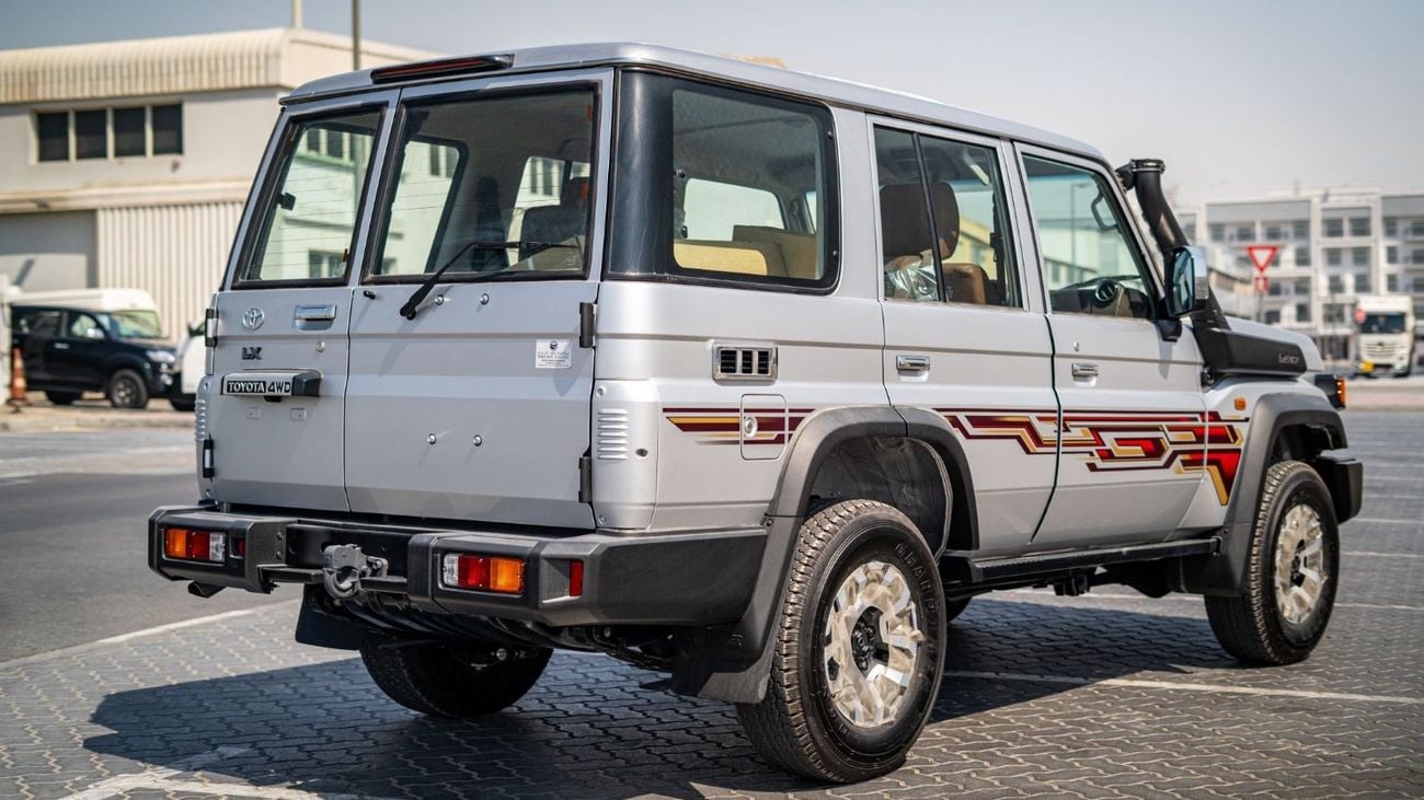 Toyota Land Cruiser 70 76 2.8L Turbo-Diesel AT 2025YM