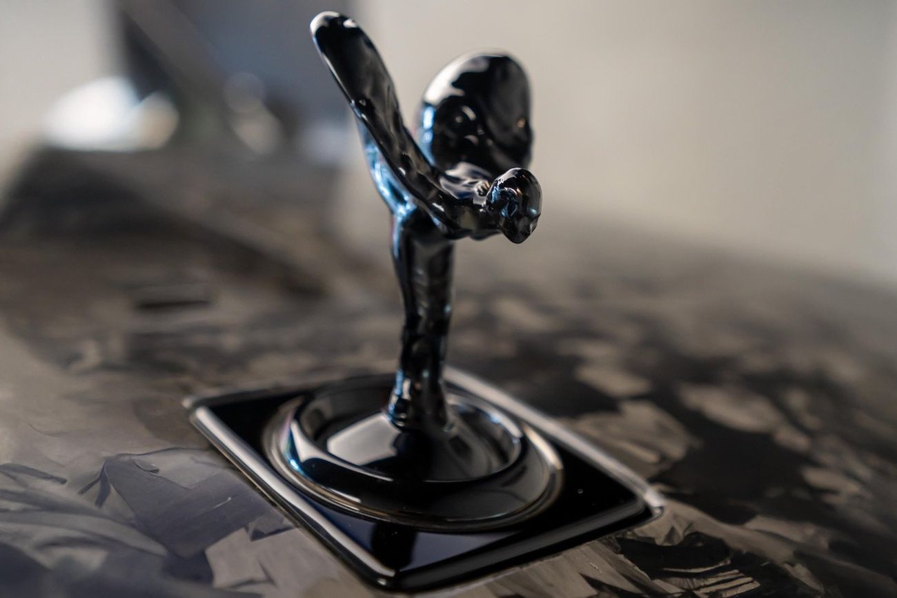 رولز رويس كولينان 2022 original MANSORY kit black badge