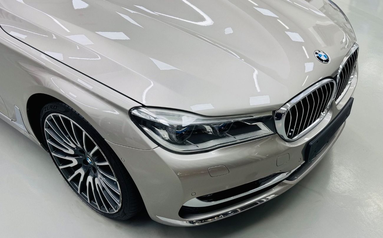 بي أم دبليو 750Li Luxury 4.4L (523 HP)