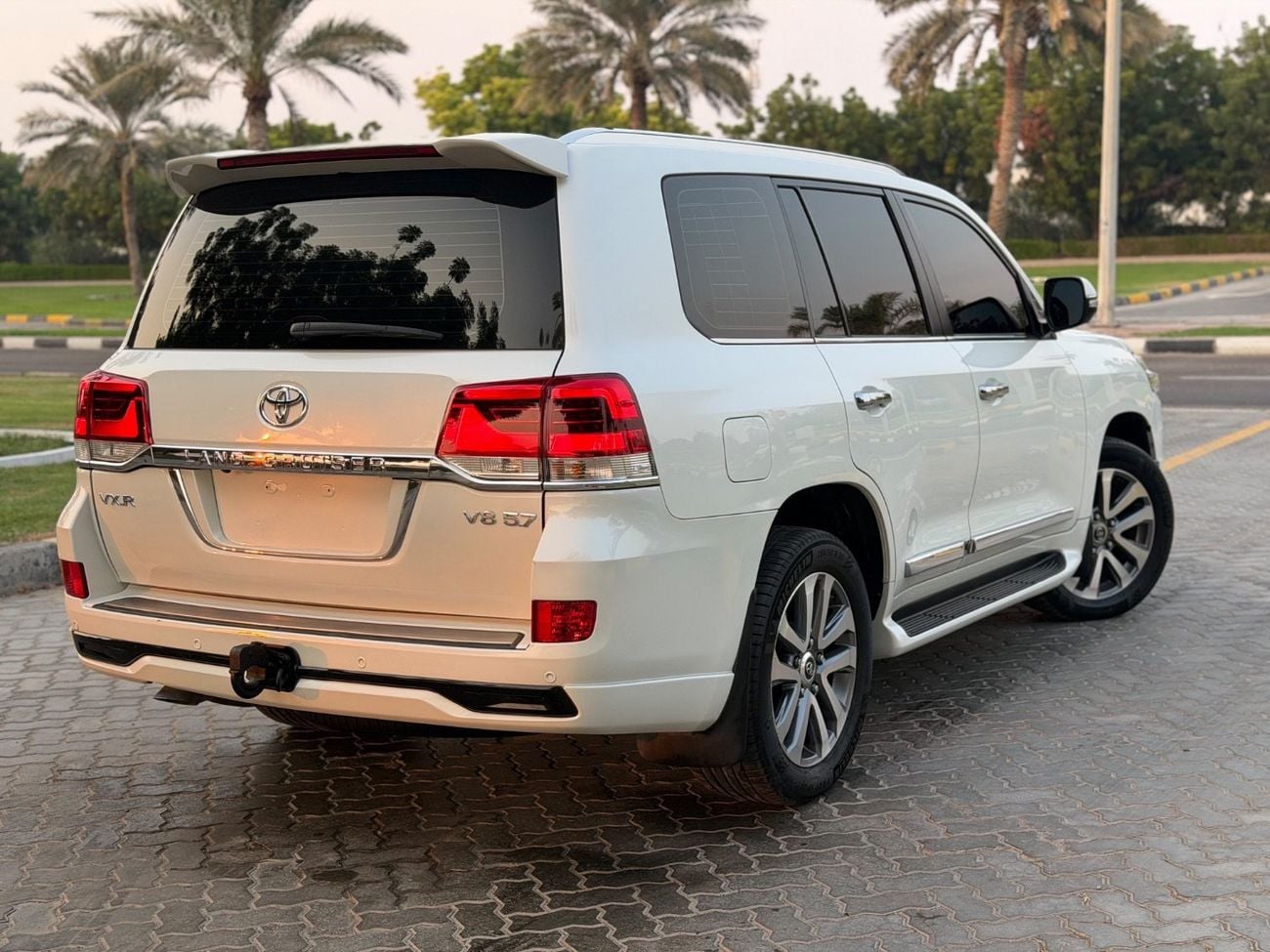 Toyota Land Cruiser VXR 5.7
