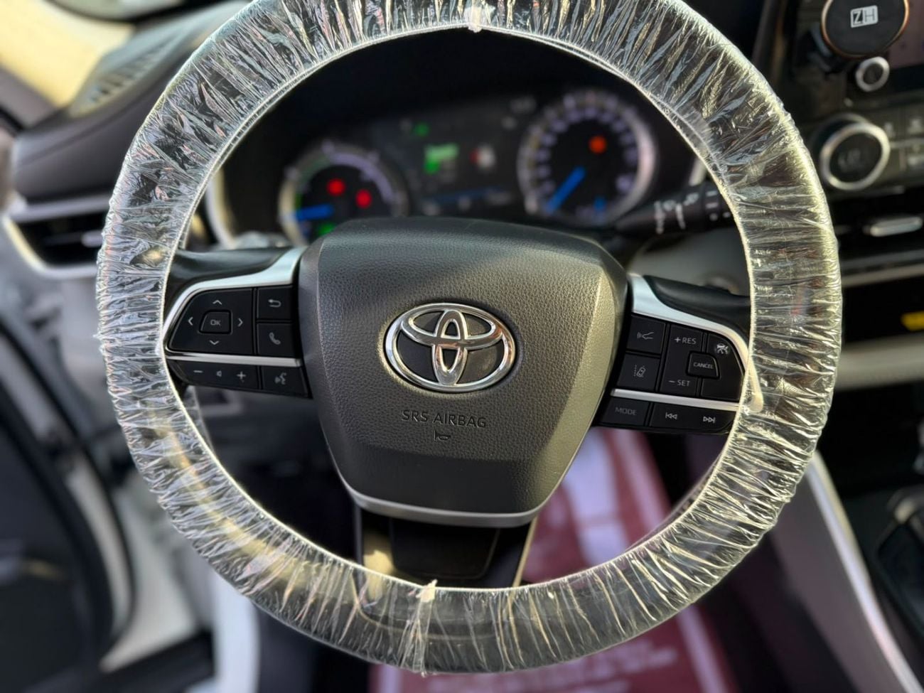 تويوتا هايلاندر TOYOTA HIGHLANDER GLE HEV - A/T . Hybrid . SUV . 4X4 . 7 Seats . 2023 Model